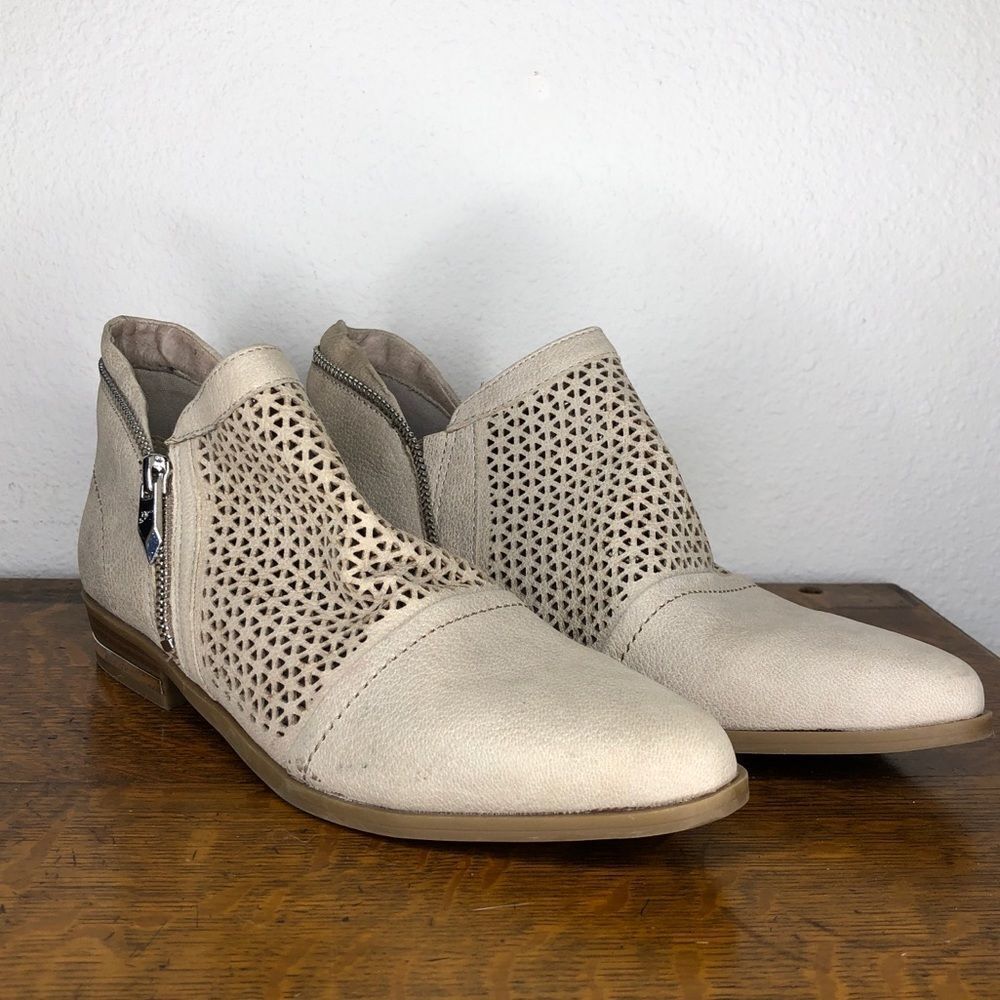 ‎Fergie Booties - Picture 6 of 9